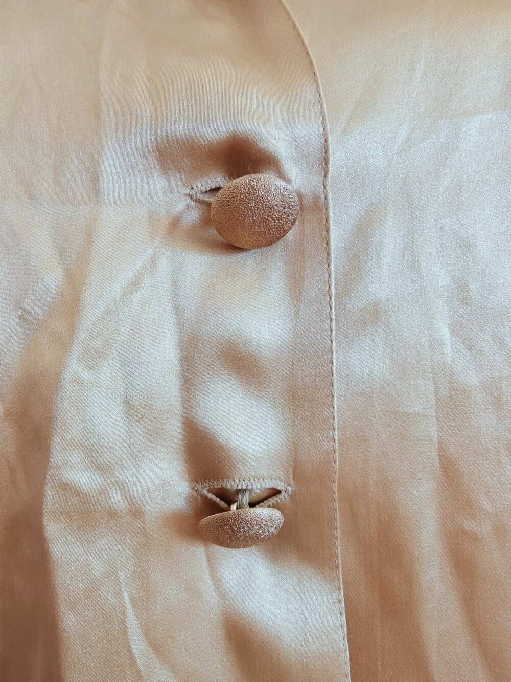 St. John Vintage 100% Silk Gold Oversized Blouse Jacket Metal Buttons Size 8 - Picture 10 of 13